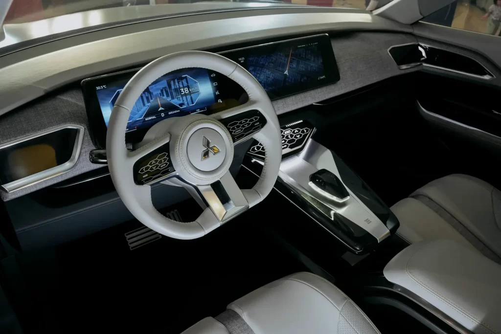 Mitsubishi-XFC-Concept-interior-2