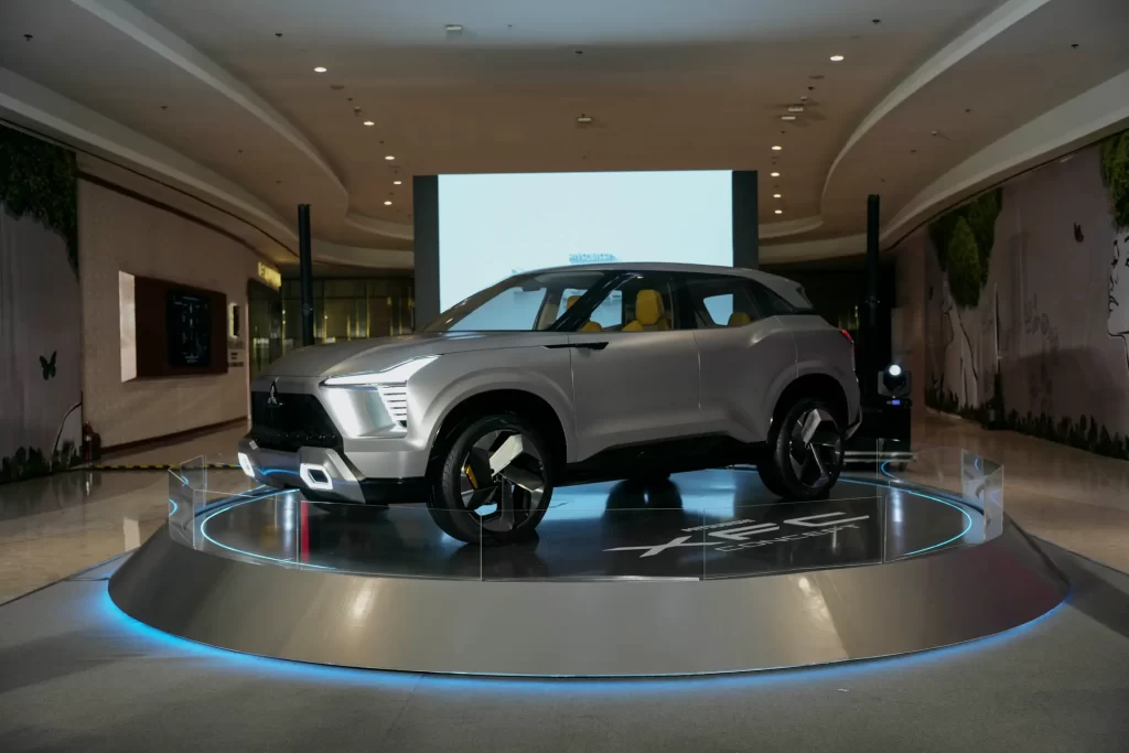 Mitsubishi-XFC-Concept_front-quarter
